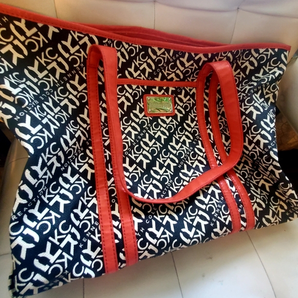 Kenneth Cole Reaction Handbag/ Purse - Picture 2 of 6